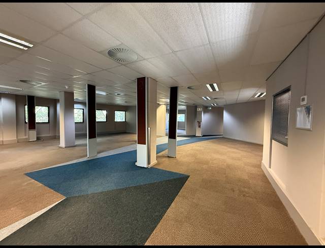 555M² OFFICE TO LET IN PARKTOWN